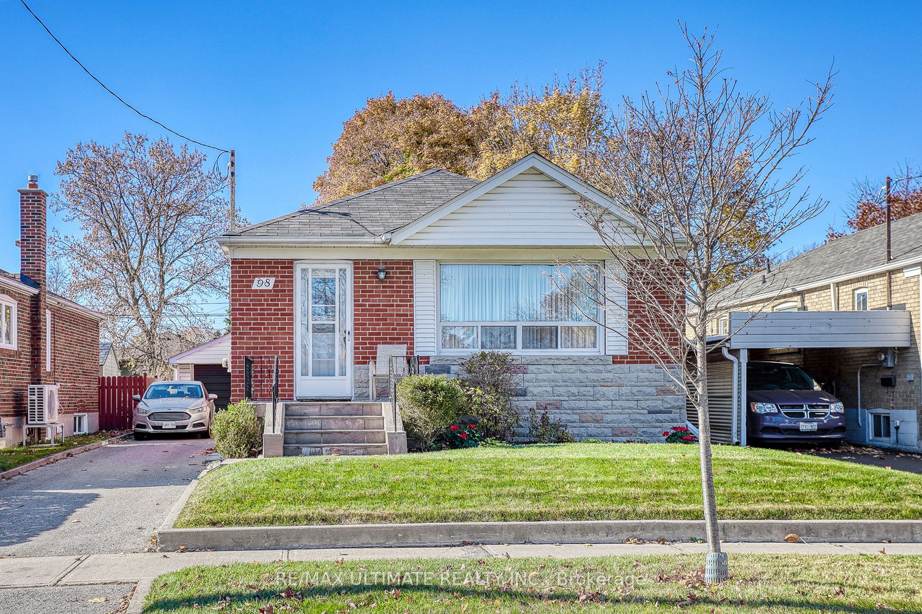 98 Portsdown Road, Toronto, ON M1P 1V5