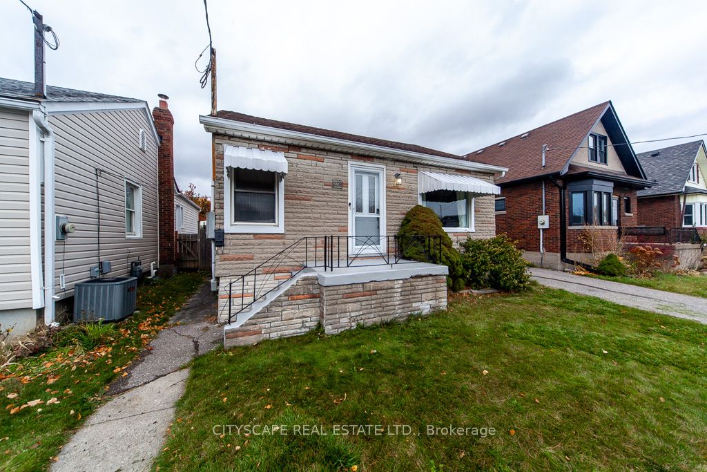 238 Mitchell Avenue, Oshawa, ON L1H 2V6