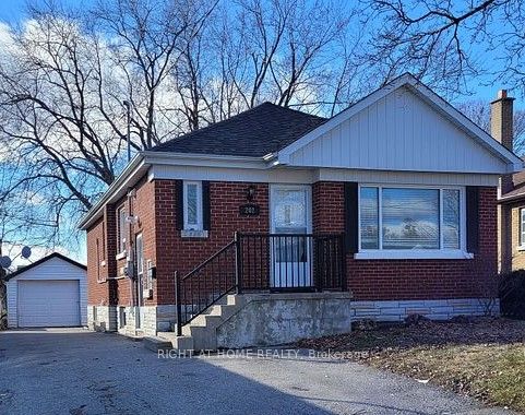 202 Cadillac Avenue, Oshawa, ON L1H 5Z7