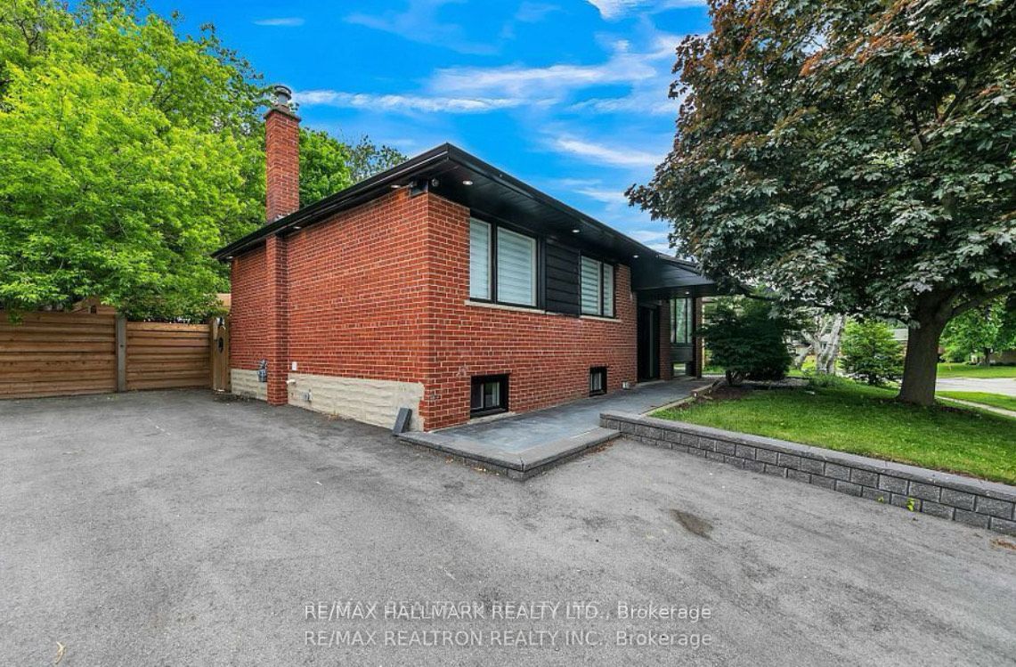 #A - 73 Wilstead Drive, Newmarket, ON L3Y 4T8