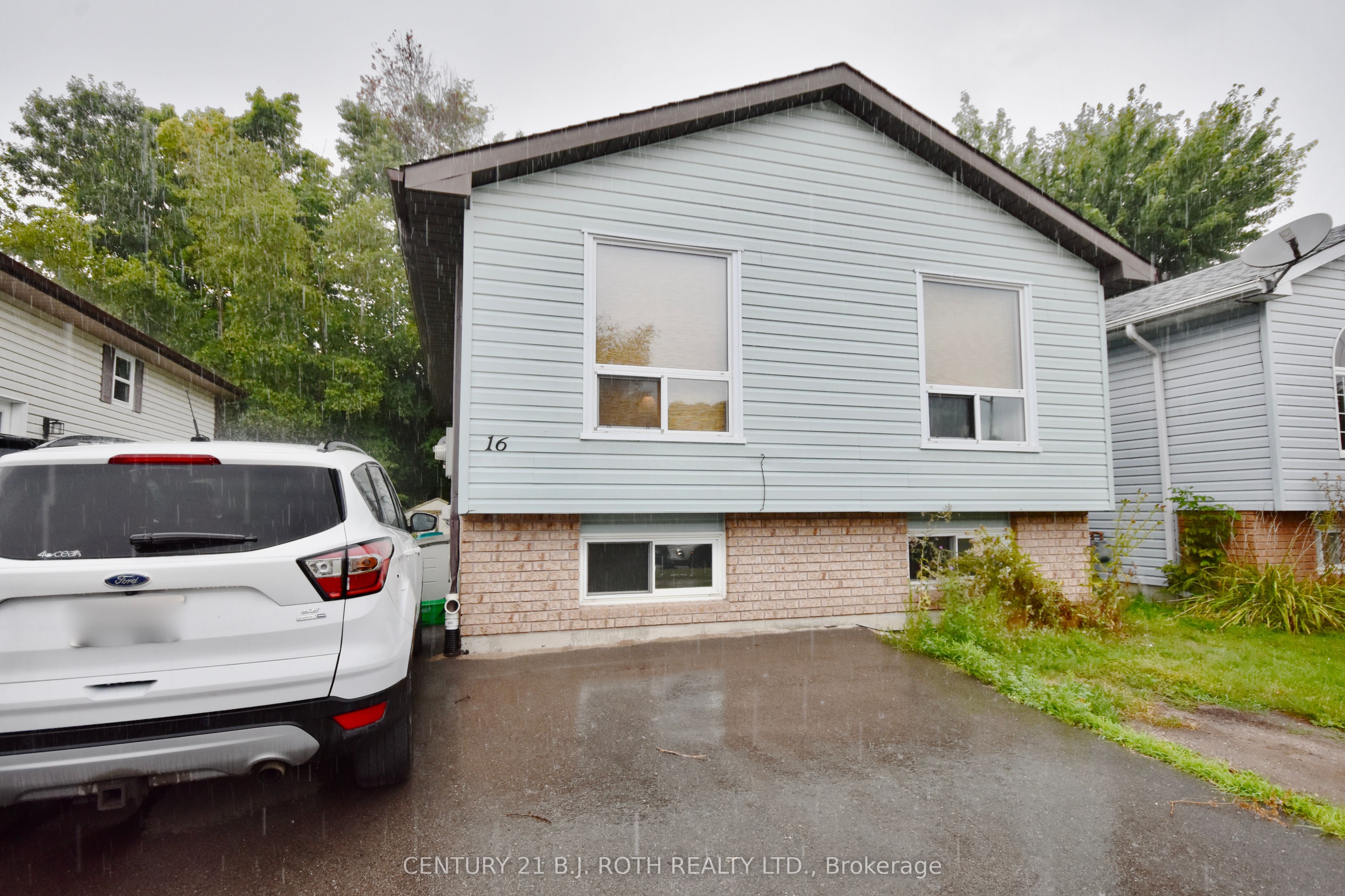 16 Louise Lane, Orillia, ON L3V 7W1