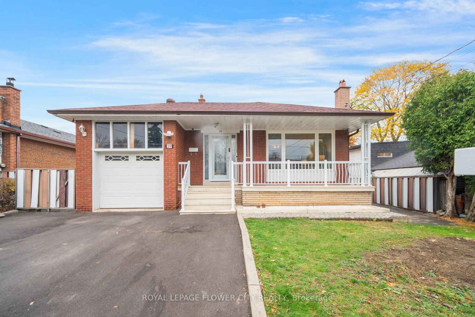 39 Stanwood Crescent, Toronto, ON M9M 2A2